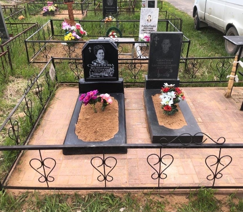 Благоустройство захоронений на кладбище Осташинское.