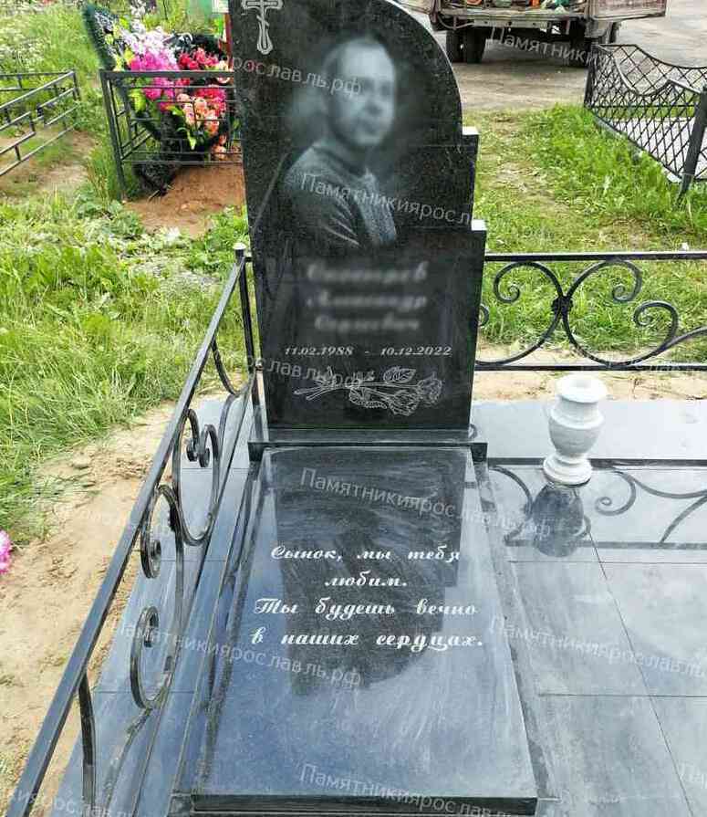 Памятник из гранита