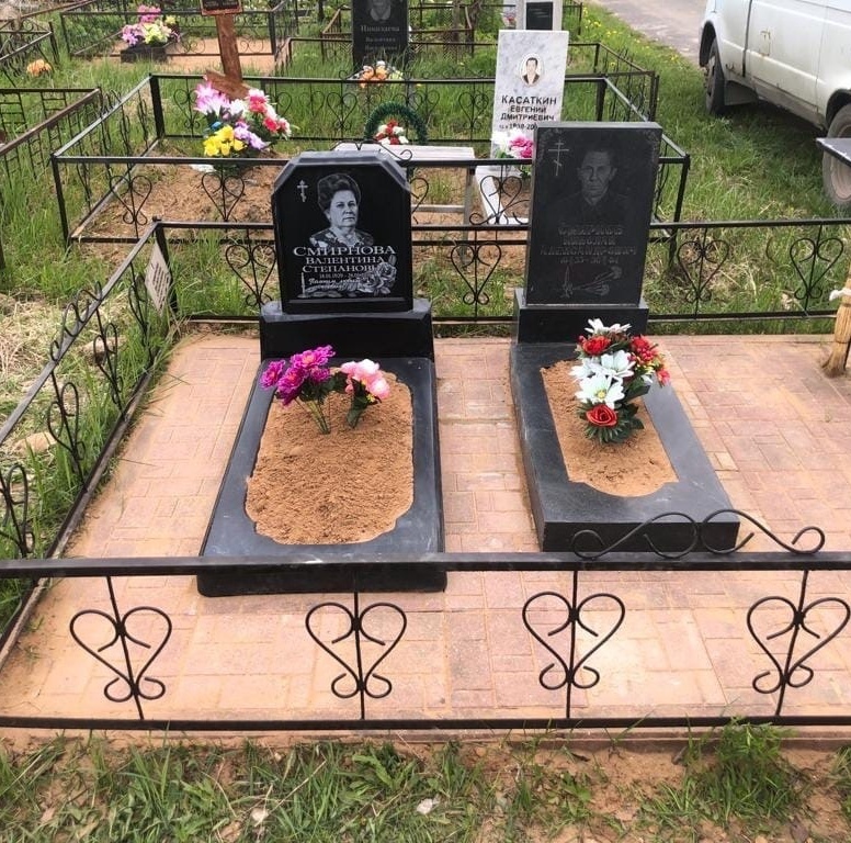 Благоустройство захоронений на кладбище Осташинское.