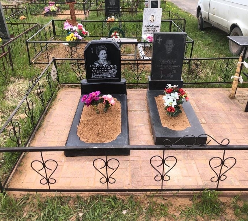 Благоустройство захоронений на кладбище Осташинское.