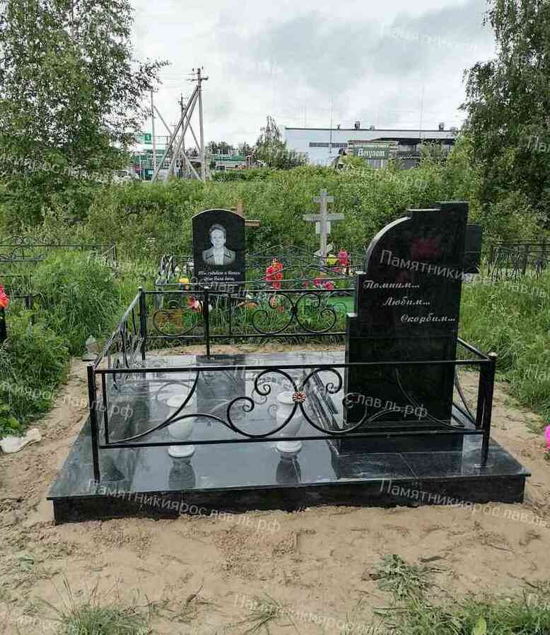 Гранитное благоустройство с памятником