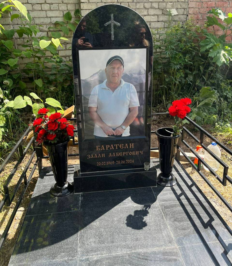 Изготовление портретов на памятник Готовый памятник из керамогранита