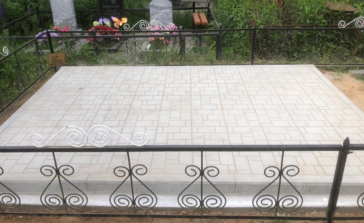 Благоустройство могил в Ярославле Тротуарный бордюр с плиткой на заливку