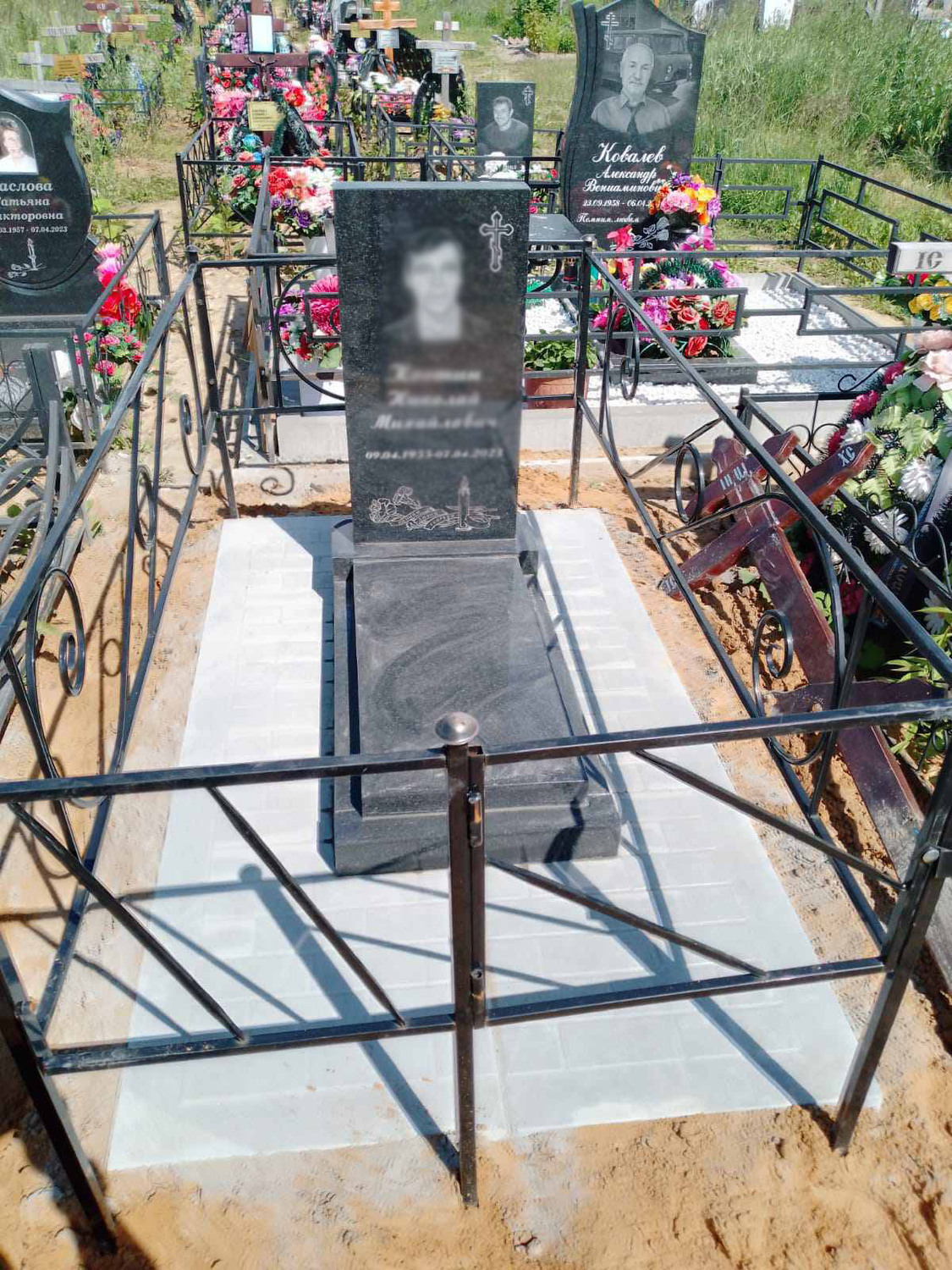 Благоустройство захоронения ритуальными плитами 2*1