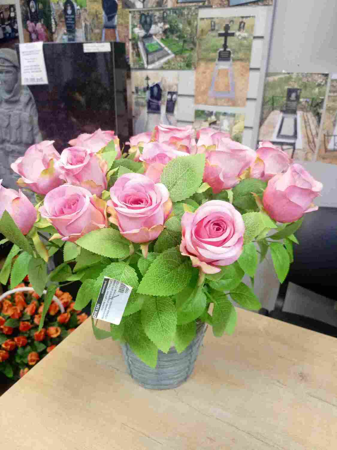 Розы в кашпо 19 бутонов