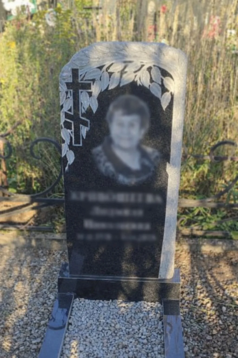 Памятник в Ярославле Резной памятник береза