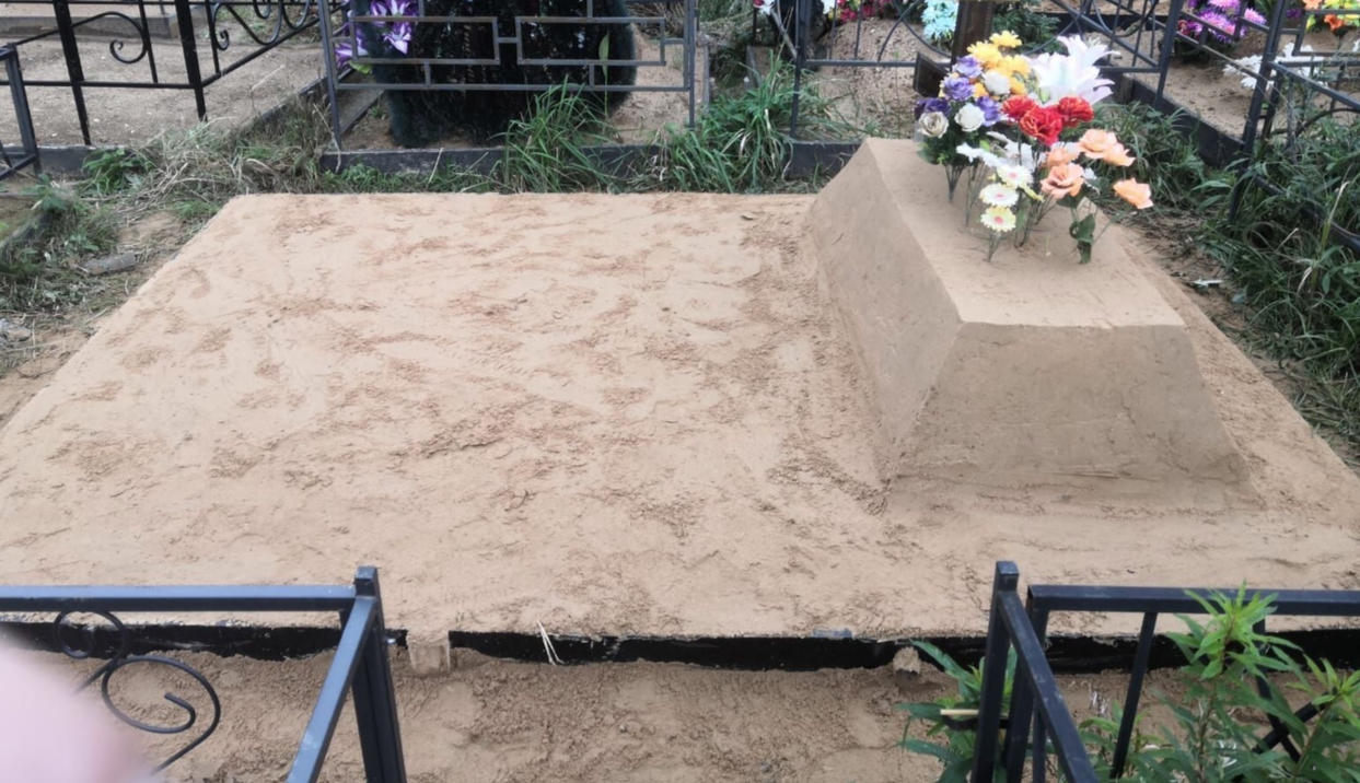 Подсыпка могилы песком в Ярославле