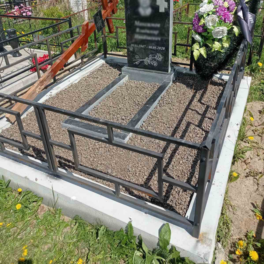 Поребрик на могилу Монолитный армированный поребрик