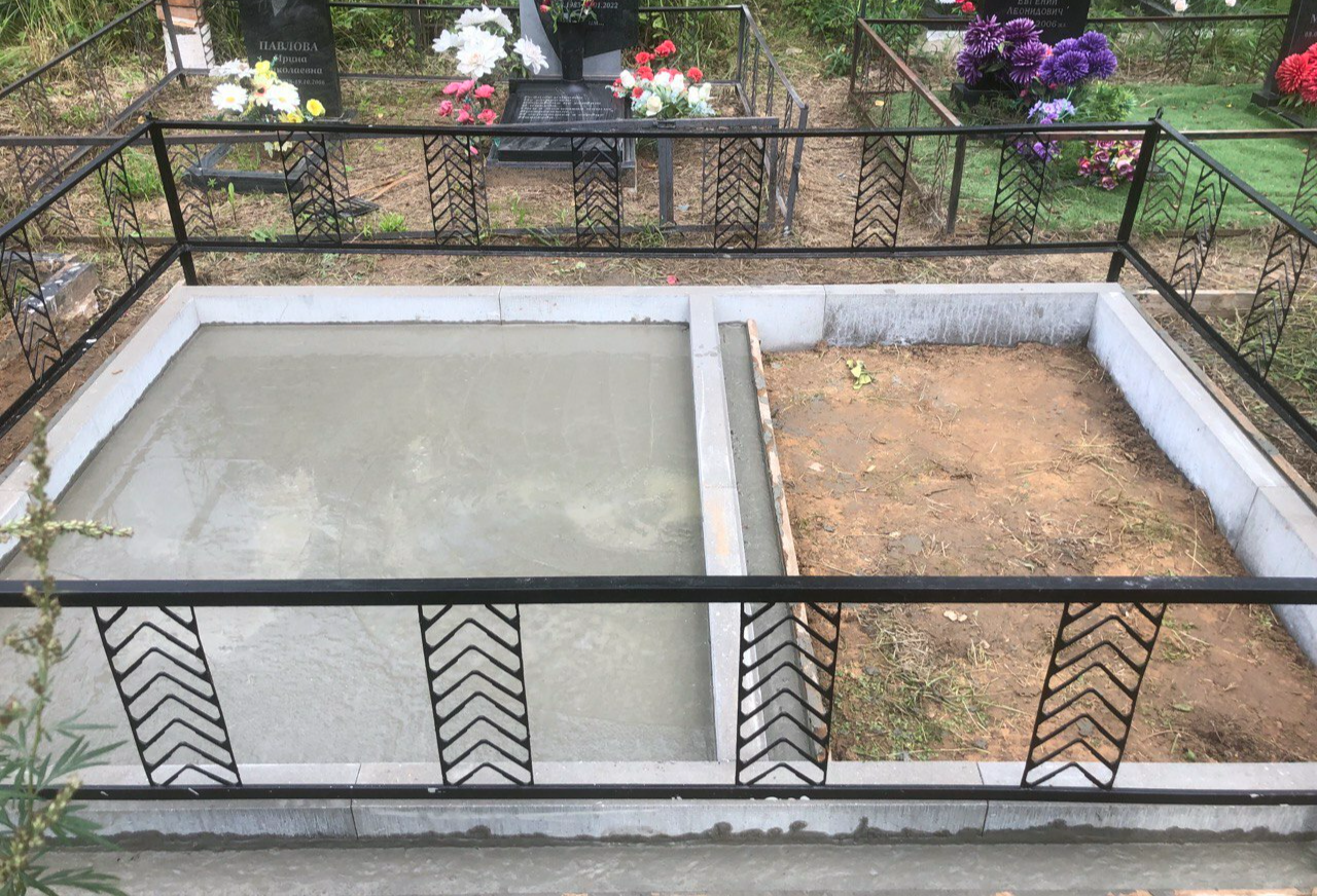 Благоустройство захоронений на Осташинском кладбище Заливка с армированием половины могилы