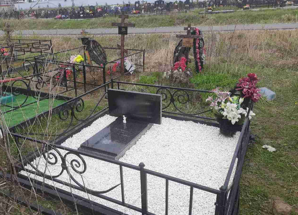 Деревянная опалубка с мраморной крошкой