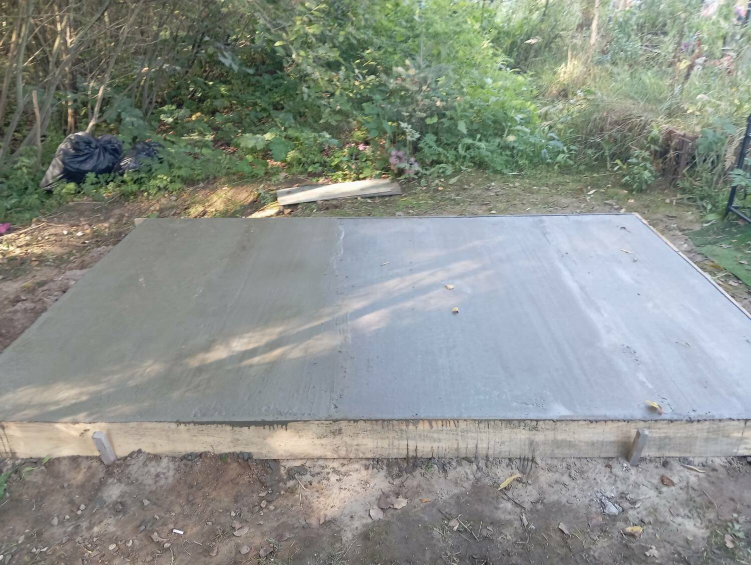 Заливка могилыбетоном с армированием 